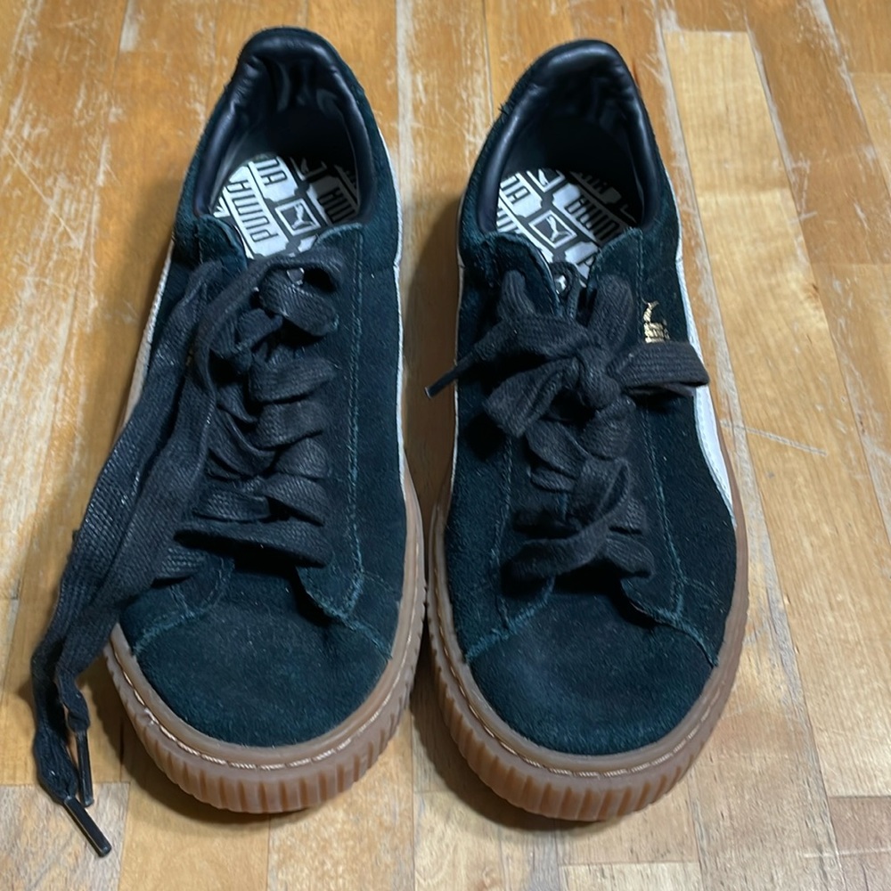 Women’s Puma suede sneakers